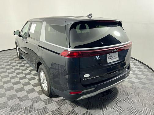 2022 Kia Carnival LX