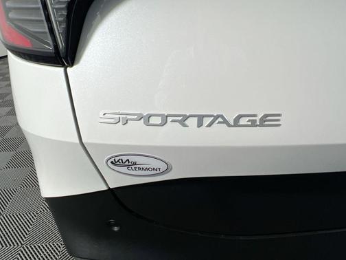 Snow White Pearl 2026 Kia Sportage Hybrid LX