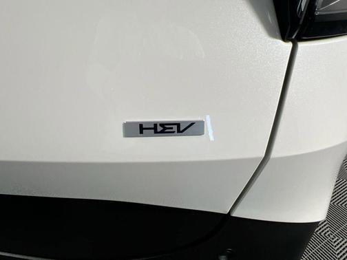 Snow White Pearl 2026 Kia Sportage Hybrid LX