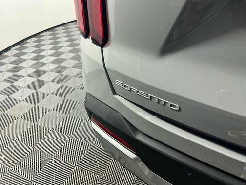 Wolf Gray 2026 Kia Sorento SX