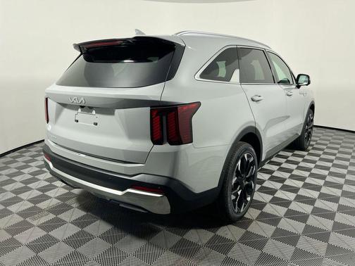 Wolf Gray 2024 Kia Sorento SX