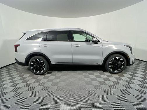 Wolf Gray 2024 Kia Sorento SX