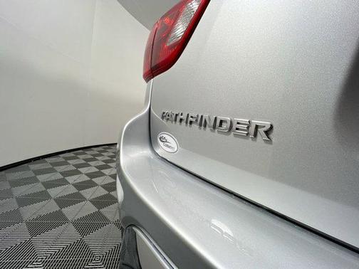 2017 Nissan Pathfinder SL