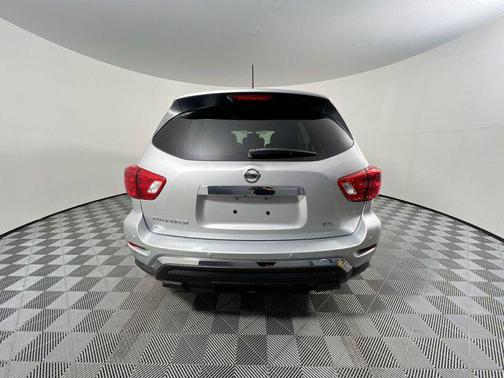 2017 Nissan Pathfinder SL