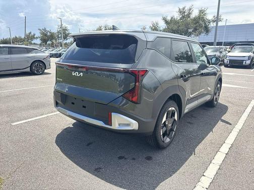 Interstellar Gray 2027 Kia Seltos EX