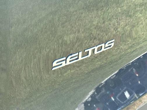 Interstellar Gray 2027 Kia Seltos EX