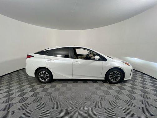 2021 Toyota Prius XLE