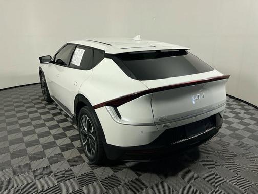 Snow White Pearl 2024 Kia EV6 Light Long Range