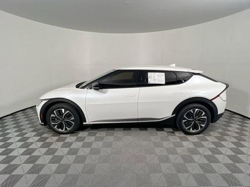 Snow White Pearl 2024 Kia EV6 Light Long Range