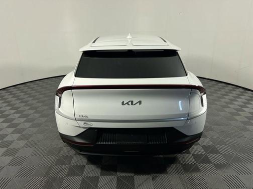 Snow White Pearl 2024 Kia EV6 Light Long Range