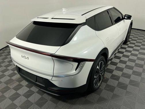 Snow White Pearl 2024 Kia EV6 Light Long Range