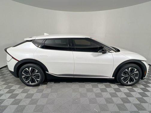 Snow White Pearl 2024 Kia EV6 Light Long Range