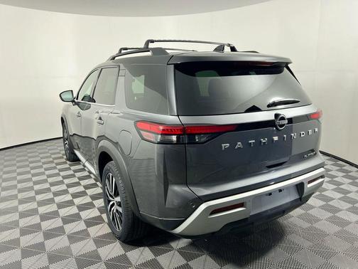 2024 Nissan Pathfinder Platinum FWD