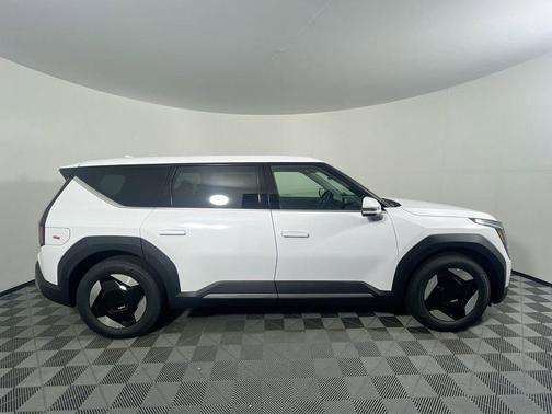 2026 Kia EV9 Light Short Range