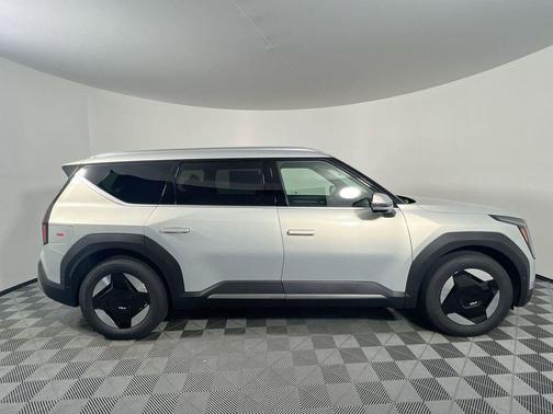 Ivory Silver 2026 Kia EV9 Light Short Range