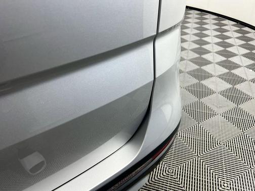Silky Silver 2023 Kia Carnival LX