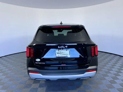 2025 Kia Sorento LX