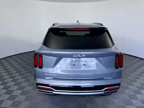 Everlasting Silver 2023 Kia Sorento S