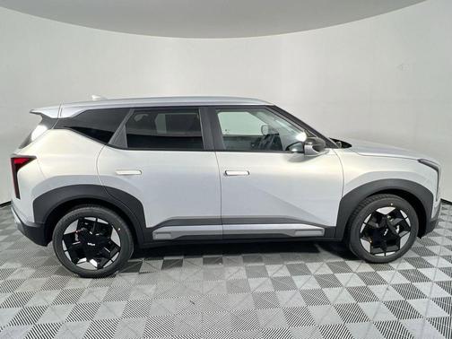 Ivory Silver 2027 Kia Seltos S
