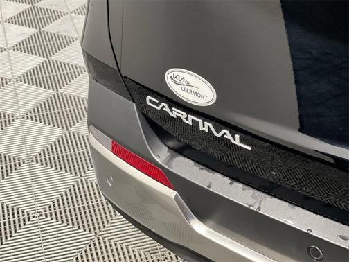2025 Kia Carnival SX