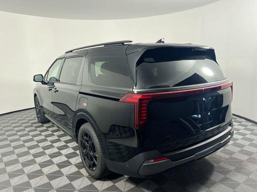 Aurora Black Pearl 2026 Kia Carnival SX
