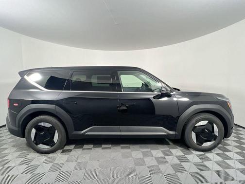 Ebony Black 2026 Kia EV9 Light Short Range