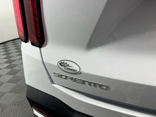 Glacial White 2026 Kia Sorento S