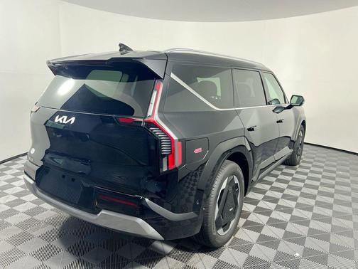 2026 Kia EV9 Light Short Range