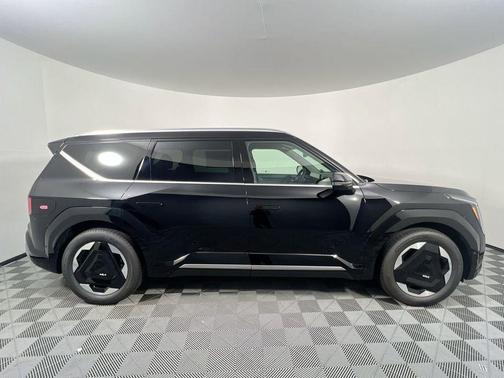 2026 Kia EV9 Light Short Range