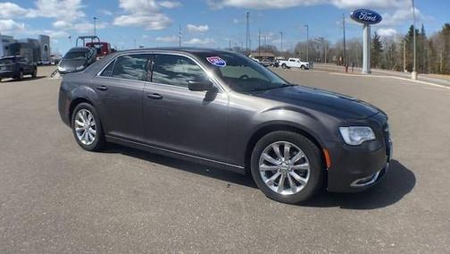 Photo 3 of 23 of 2016 Chrysler 300 Limited