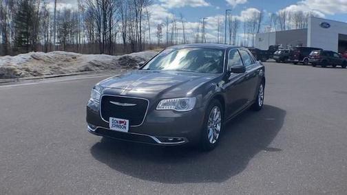 Photo 5 of 23 of 2016 Chrysler 300 Limited