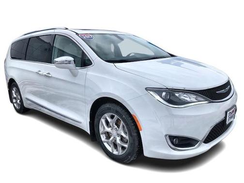 Photo 1 of 30 of 2017 Chrysler Pacifica Limited