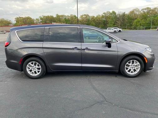 2023 Chrysler Pacifica Touring-L