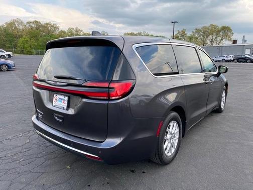 2023 Chrysler Pacifica Touring-L