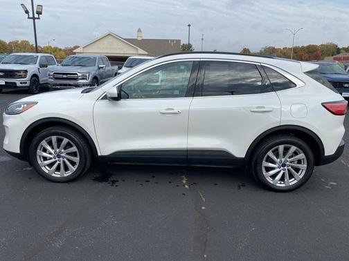 2022 Ford Escape Titanium