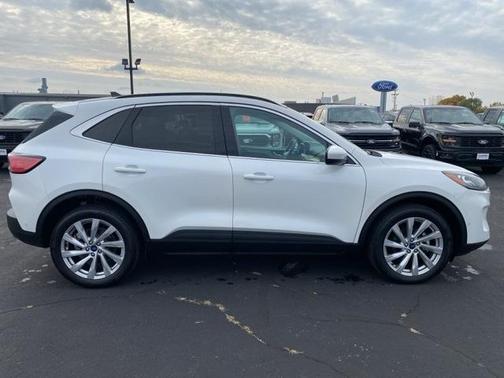 2022 Ford Escape Titanium