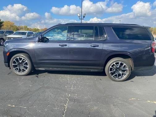 2023 Chevrolet Suburban RST