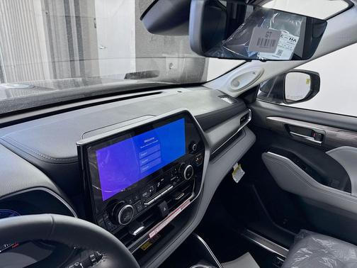 Midnight Black 2026 Toyota Highlander Platinum