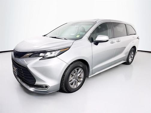 2023 Toyota Sienna XLE