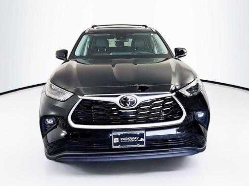 Midnight Black 2024 Toyota Highlander XLE