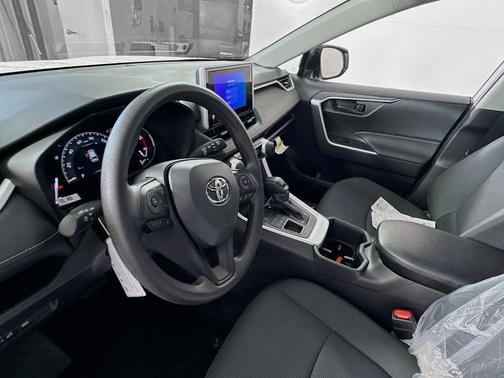 Ice 2025 Toyota RAV4 LE