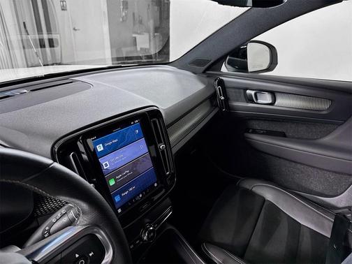 2021 Volvo XC40 Recharge Pure Electric P8