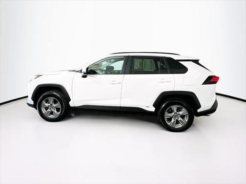 2022 Toyota RAV4 Hybrid XLE