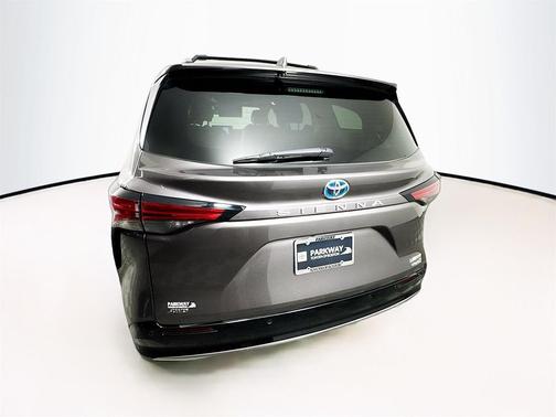 2024 Toyota Sienna Limited 7-Passenger