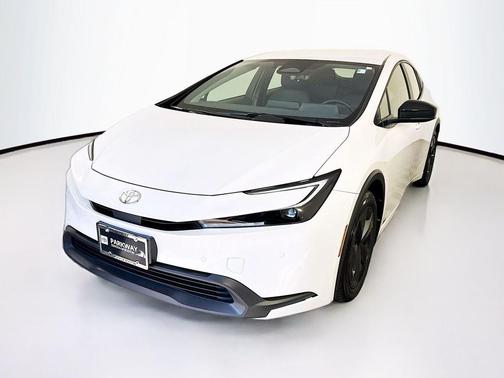Pearl 2024 Toyota Prius LE