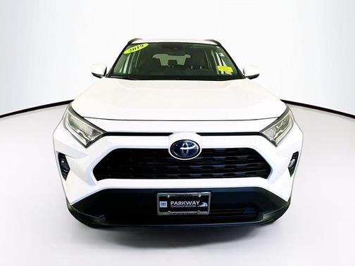 Super White 2019 Toyota RAV4 Hybrid XLE