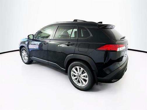 2025 Toyota Corolla Cross LE