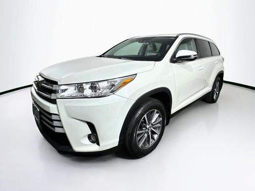 Blizzard Pearl 2019 Toyota Highlander XLE