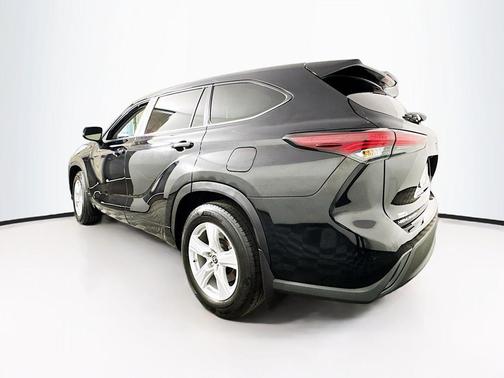 Midnight Black Metallic 2024 Toyota Highlander LE