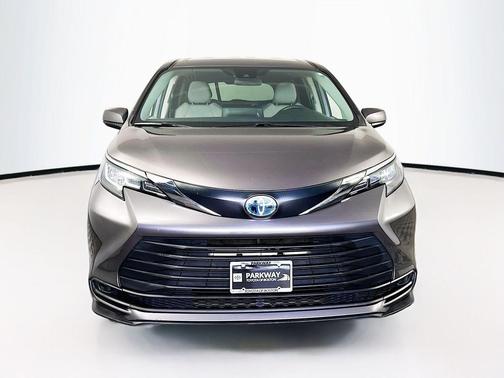 Predawn Gray Mica 2024 Toyota Sienna LE
